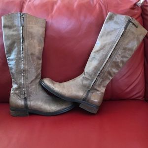 👢 Brown leather boots 👢